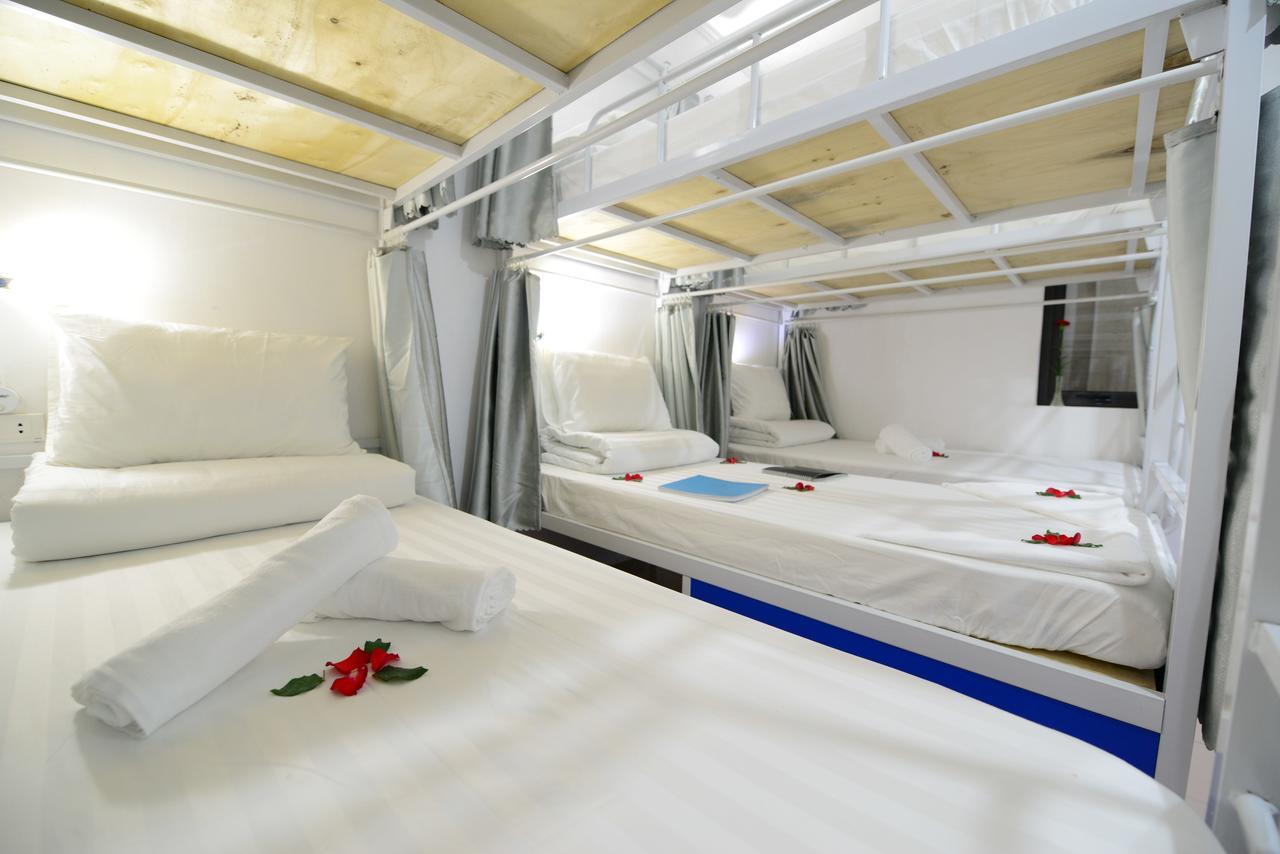 Pillow Backpacker Hostel (Adults Only) Hanoï Extérieur photo